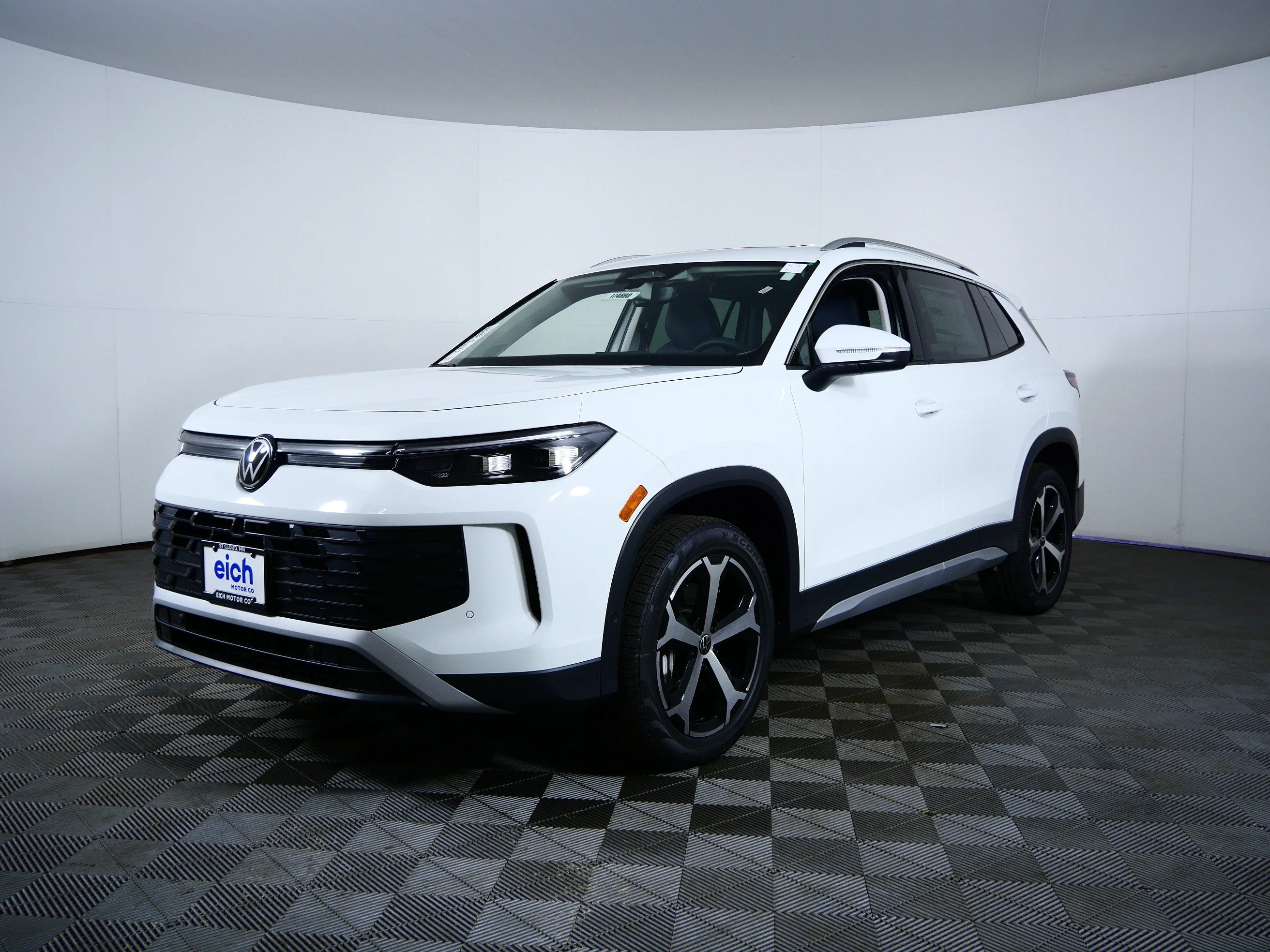 New 2026 Pure White Volkswagen SE image 3