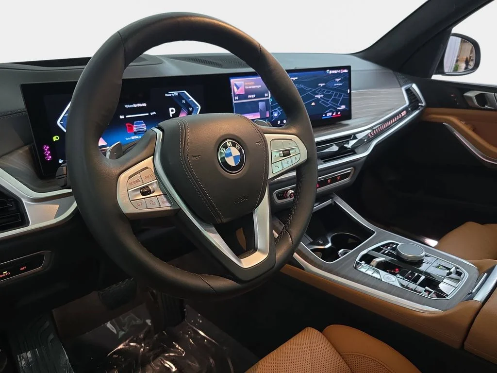 Used 2024 Skyscraper Gray Metallic BMW xDrive40i image 17