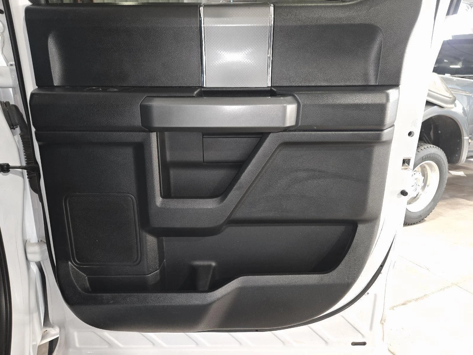 Used 2017 Oxford White Ford XLT image 40