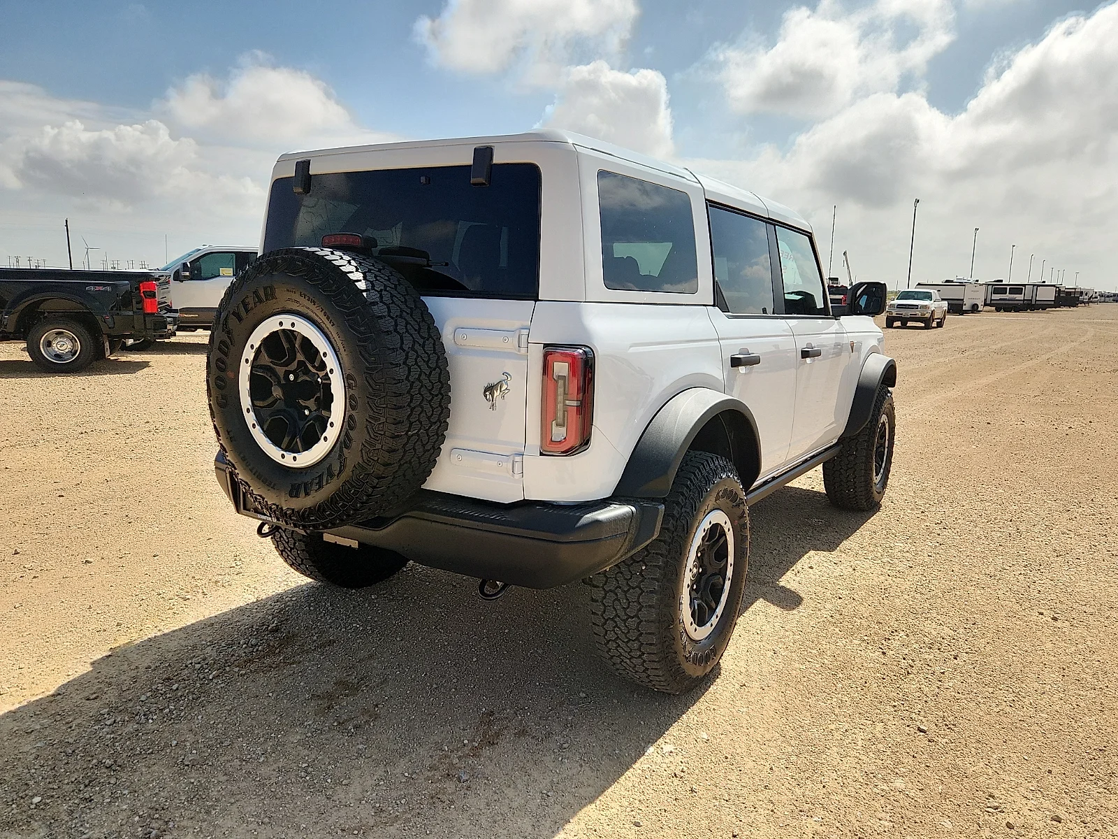 New 2026 Oxford White Ford Badlands image 7
