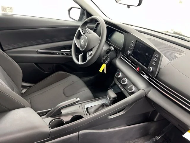 Used 2025 Black Hyundai SE image 23