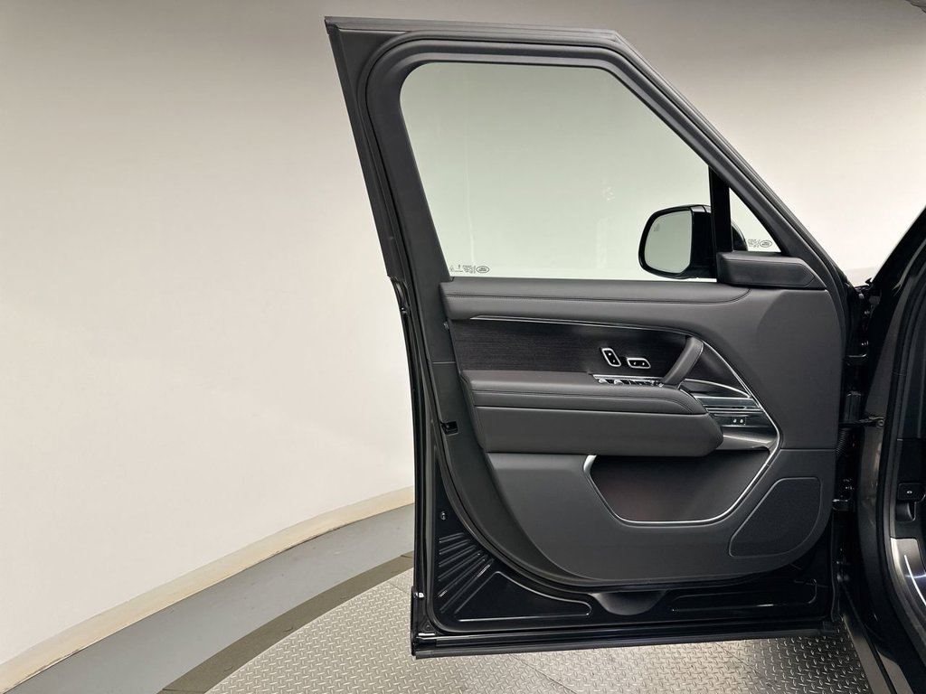 New 2027 Carpathian Grey Land Rover SE image 9