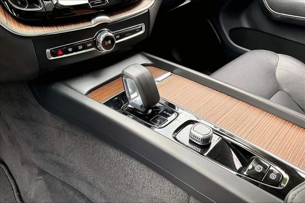 2023 Volvo XC60 Plus - Photo 12