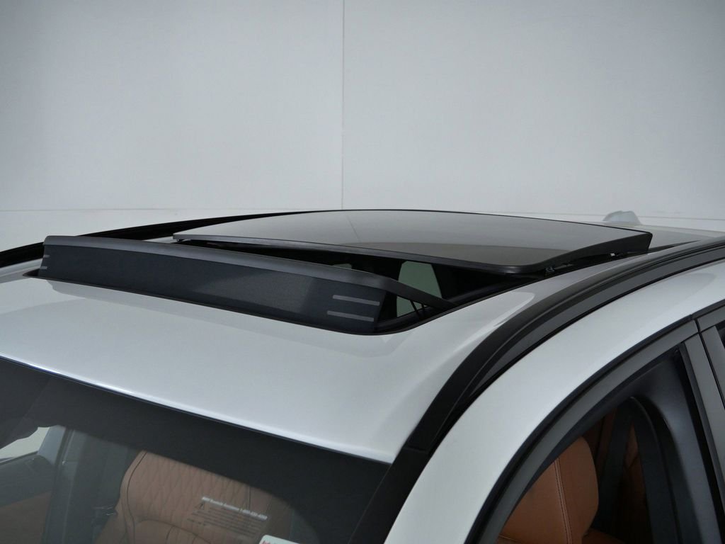 Used 2026 Alpine White BMW xDrive50e image 19