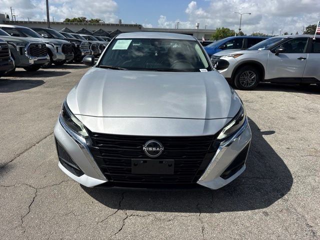 Used 2024 Silver Nissan 2.5 SV image 8
