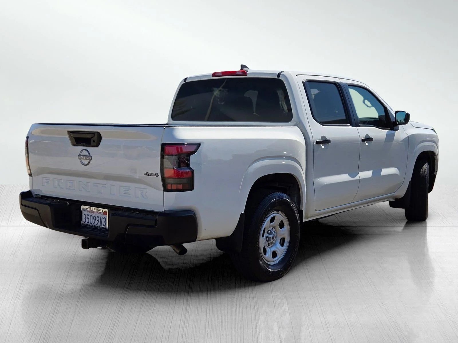 Used 2023 Glacier White Nissan S image 4