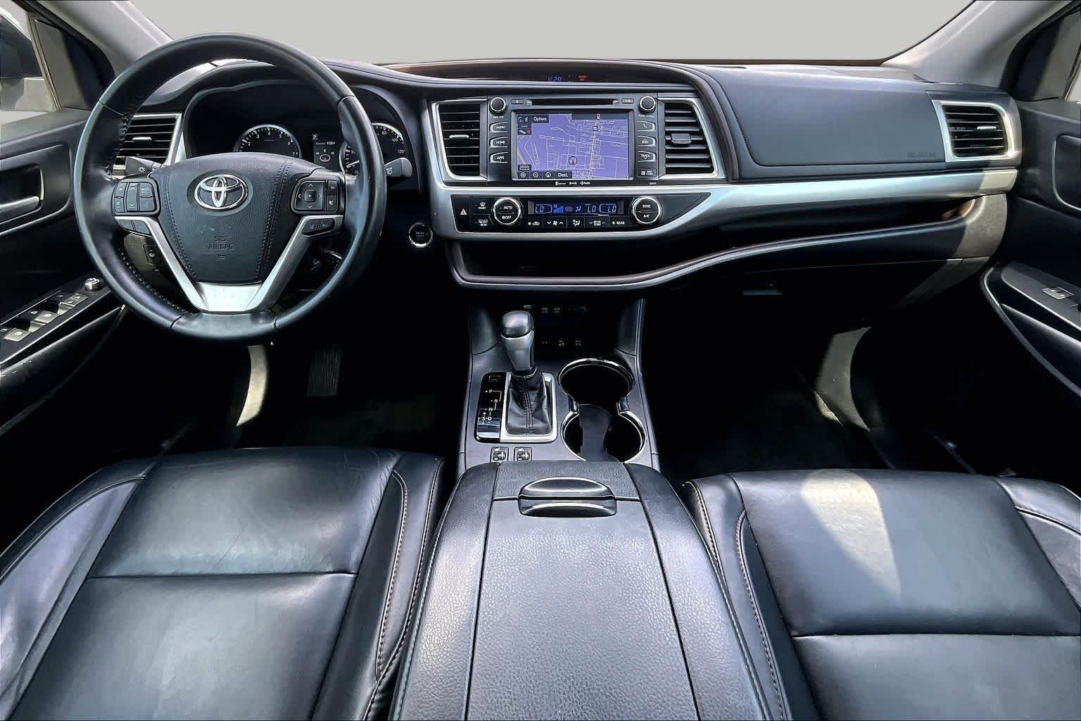 Used 2018 Blizzard Pearl Toyota XLE image 16