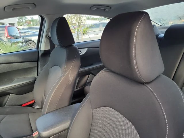 Used 2024 White Kia LXS image 18