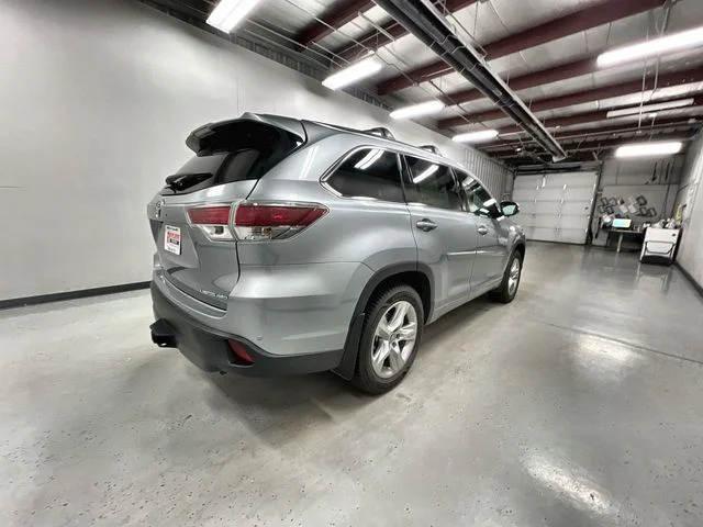 Used 2016 Silver Toyota Limited image 8