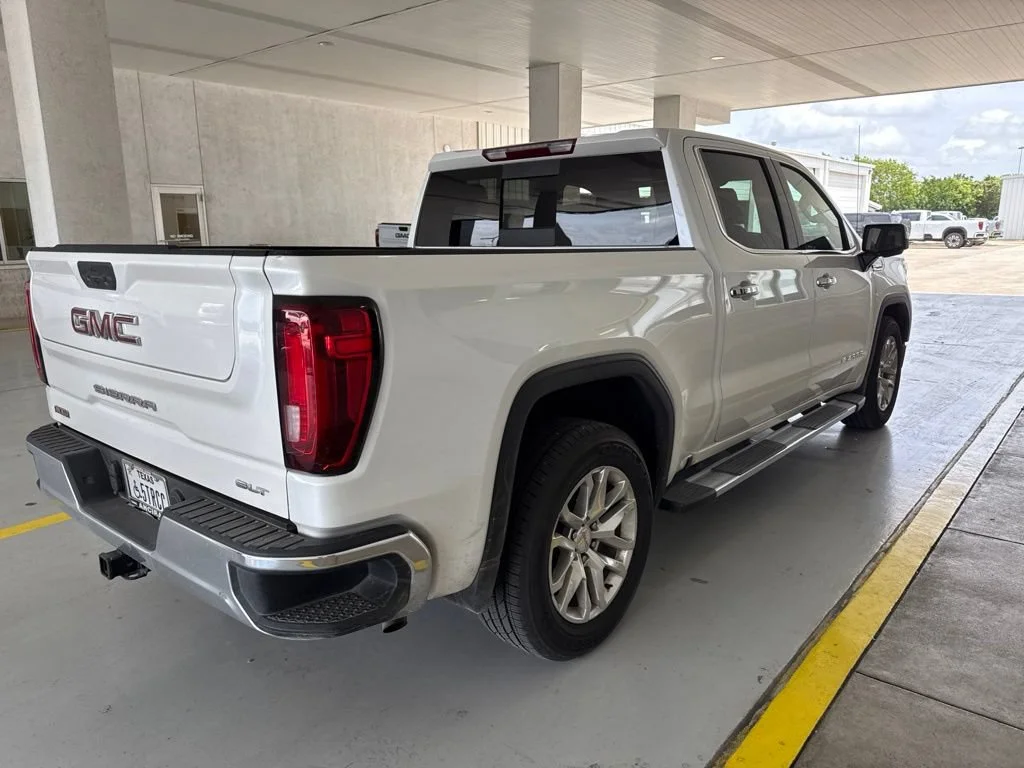 Certified Used 2022 White Frost Tricoat GMC SLT image 2