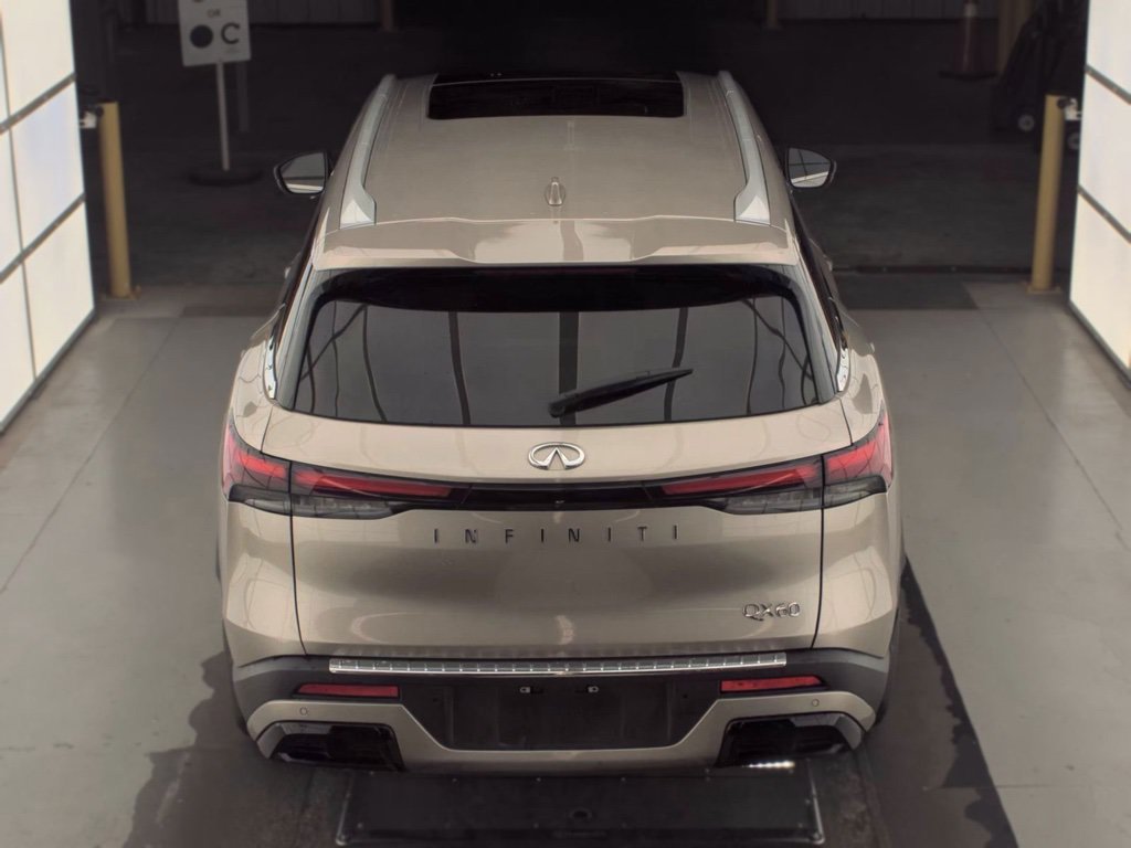 Used 2024 Silver INFINITI LUXE image 13