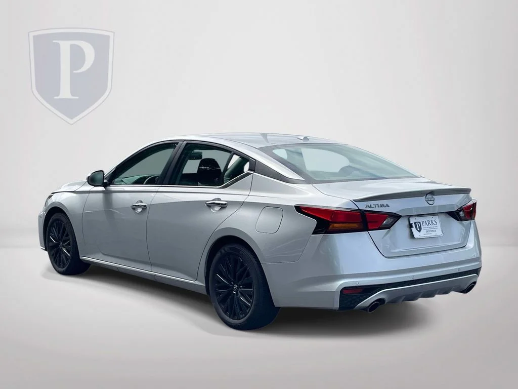 Used 2025 Silver Nissan 2.5 SV image 6
