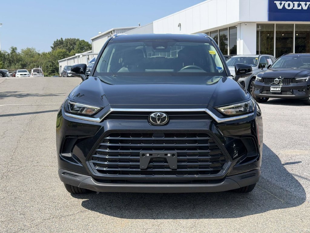 Used 2025 Black Toyota XLE image 24