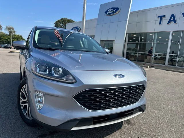 Used 2022 Blue Silver Metallic Ford SEL image 5