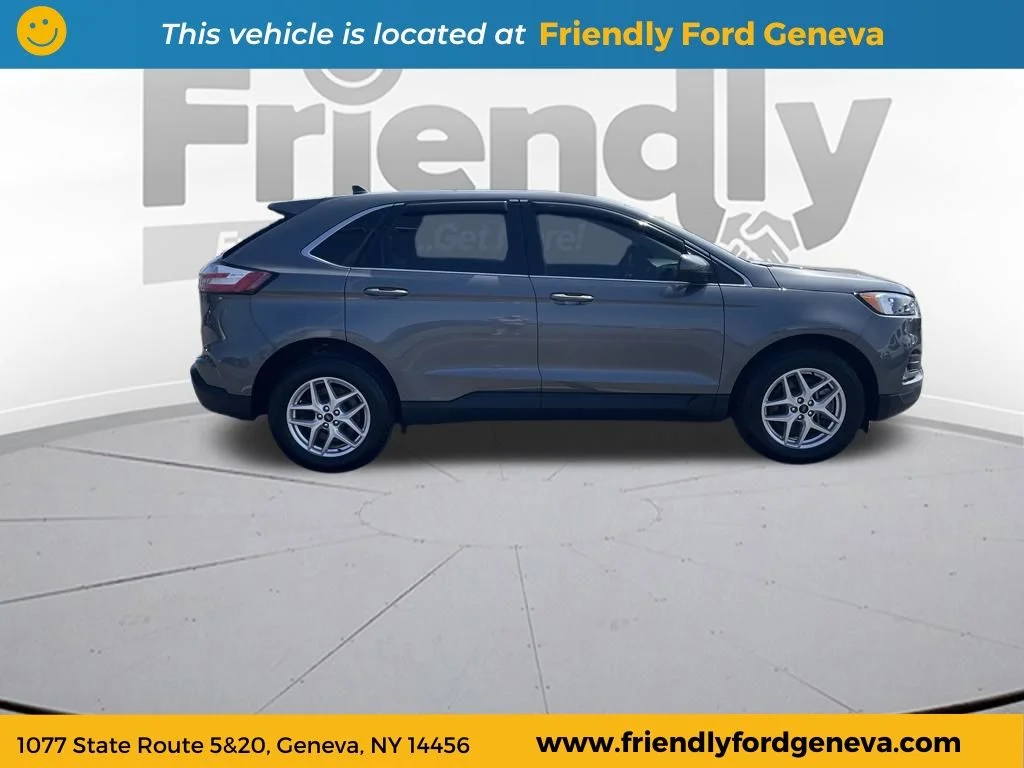 Used 2024 Gray Ford SEL image 4