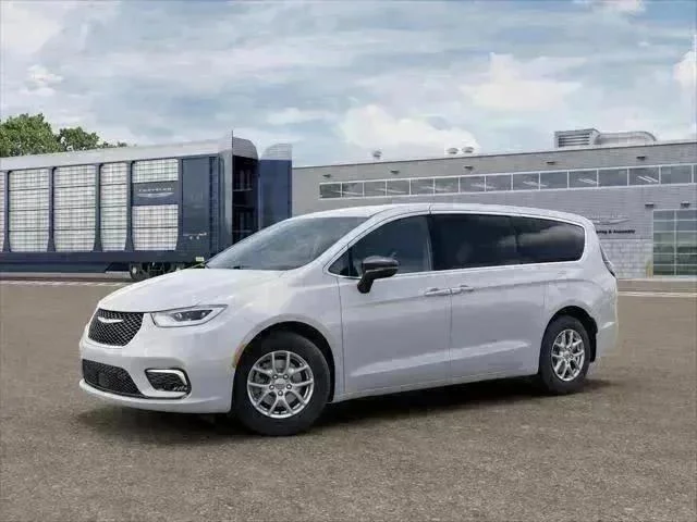 2026 Chrysler Pacifica Select's photo