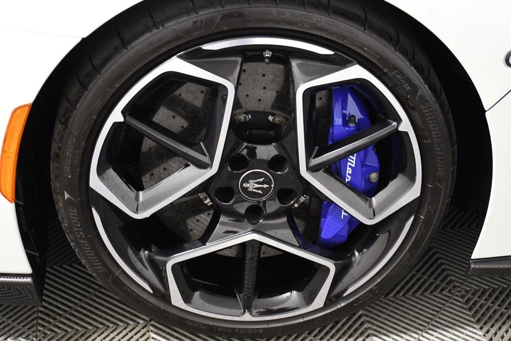 Used 2022 Bianco Audace Maserati Base image 11
