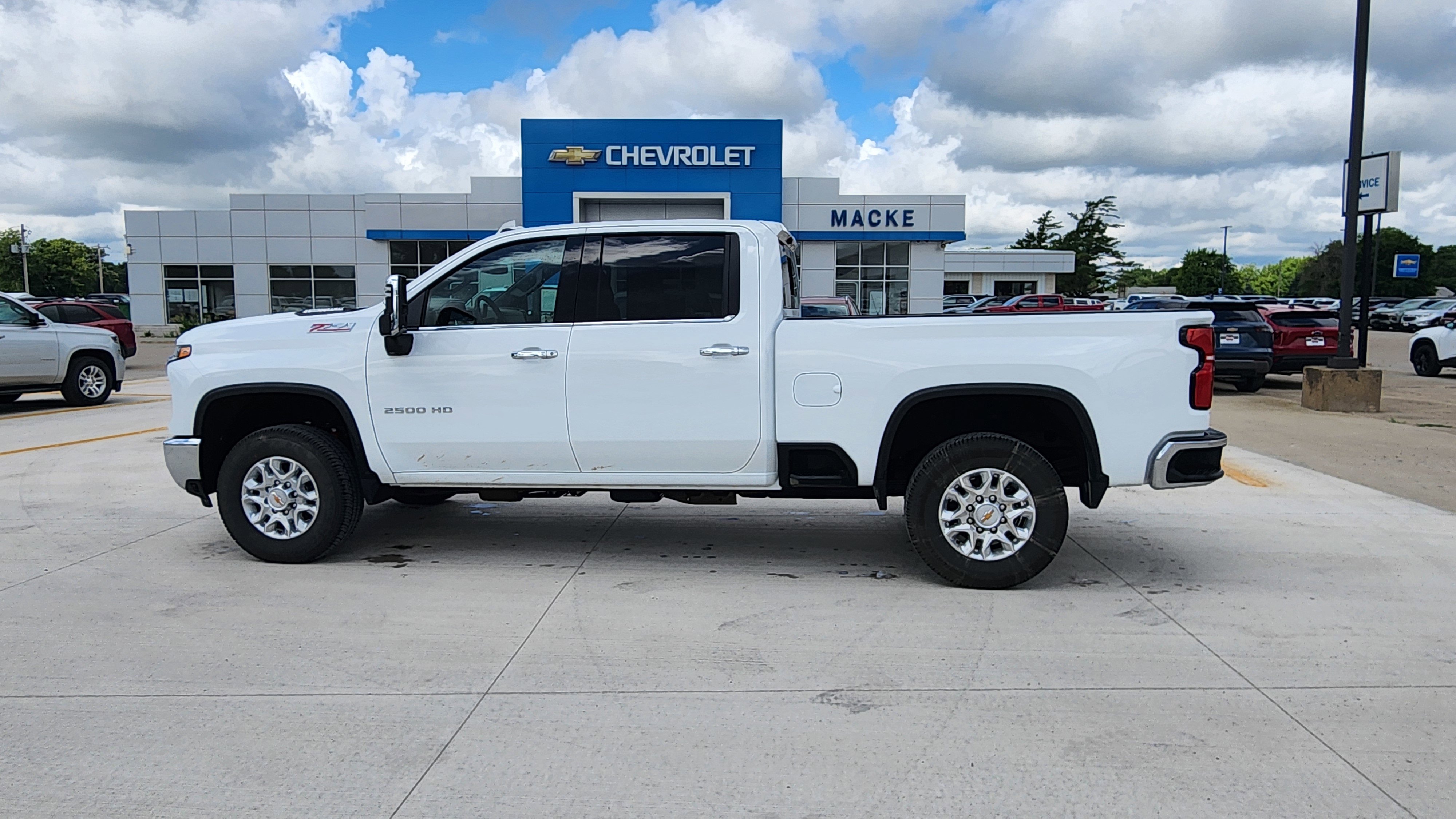 2026 Chevrolet Silverado 2500HD LTZ - Photo 9