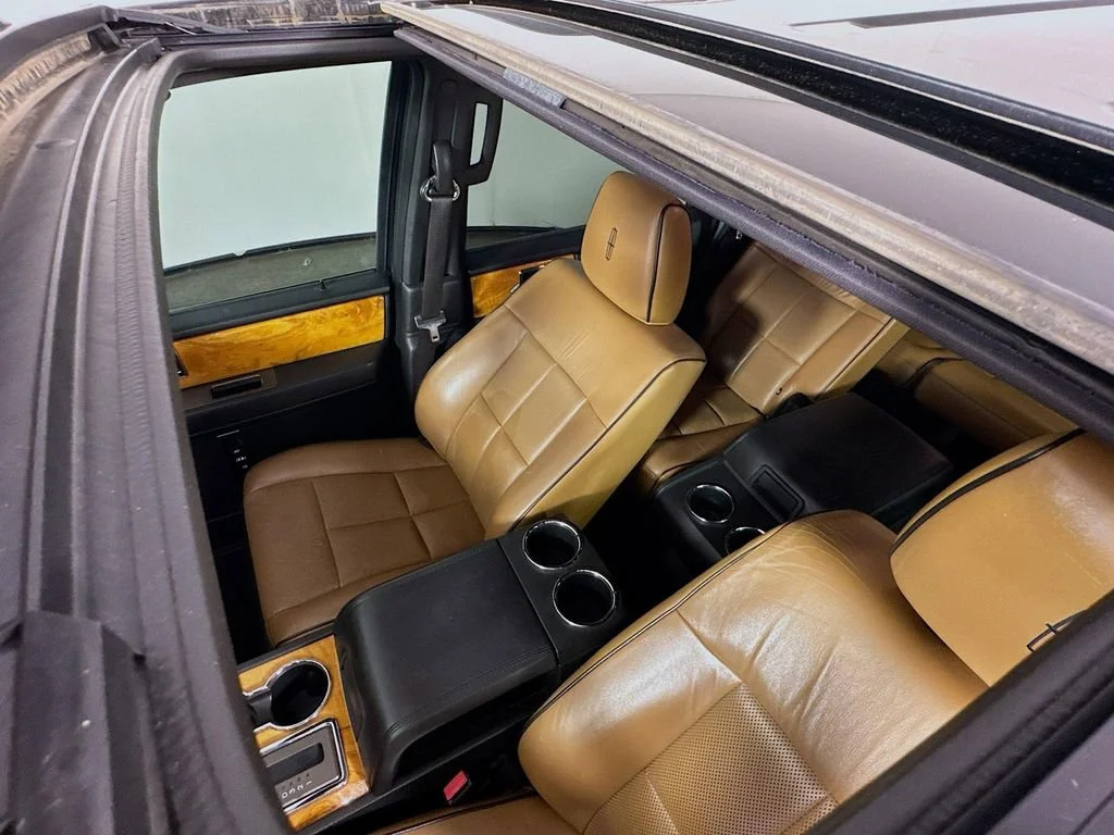 Used 2013 Black Lincoln Base image 25