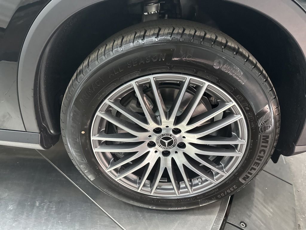 New 2026 Black Mercedes-Benz GLC 300 image 9