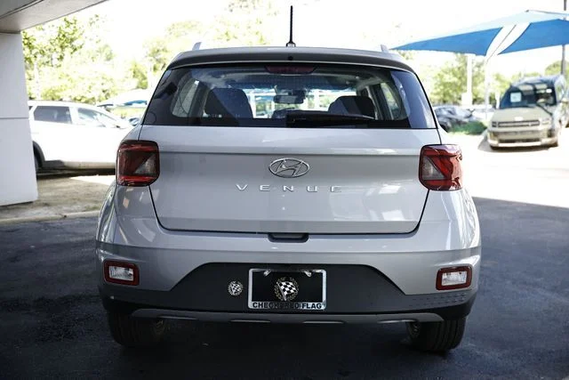 New 2026 Shimmering Silver Hyundai SEL image 4