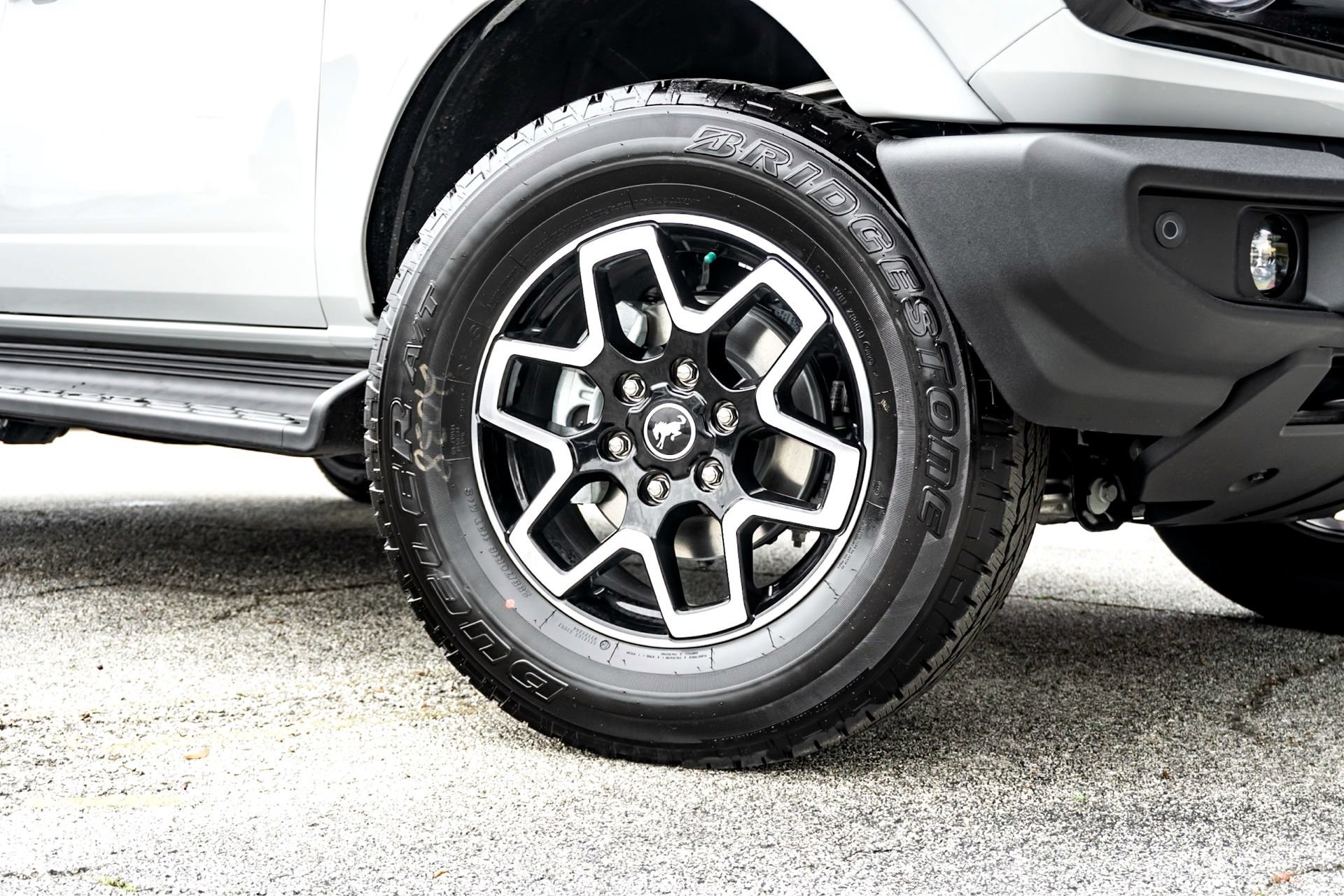 New 2026 Avalanche Gray Ford Outer Banks image 2