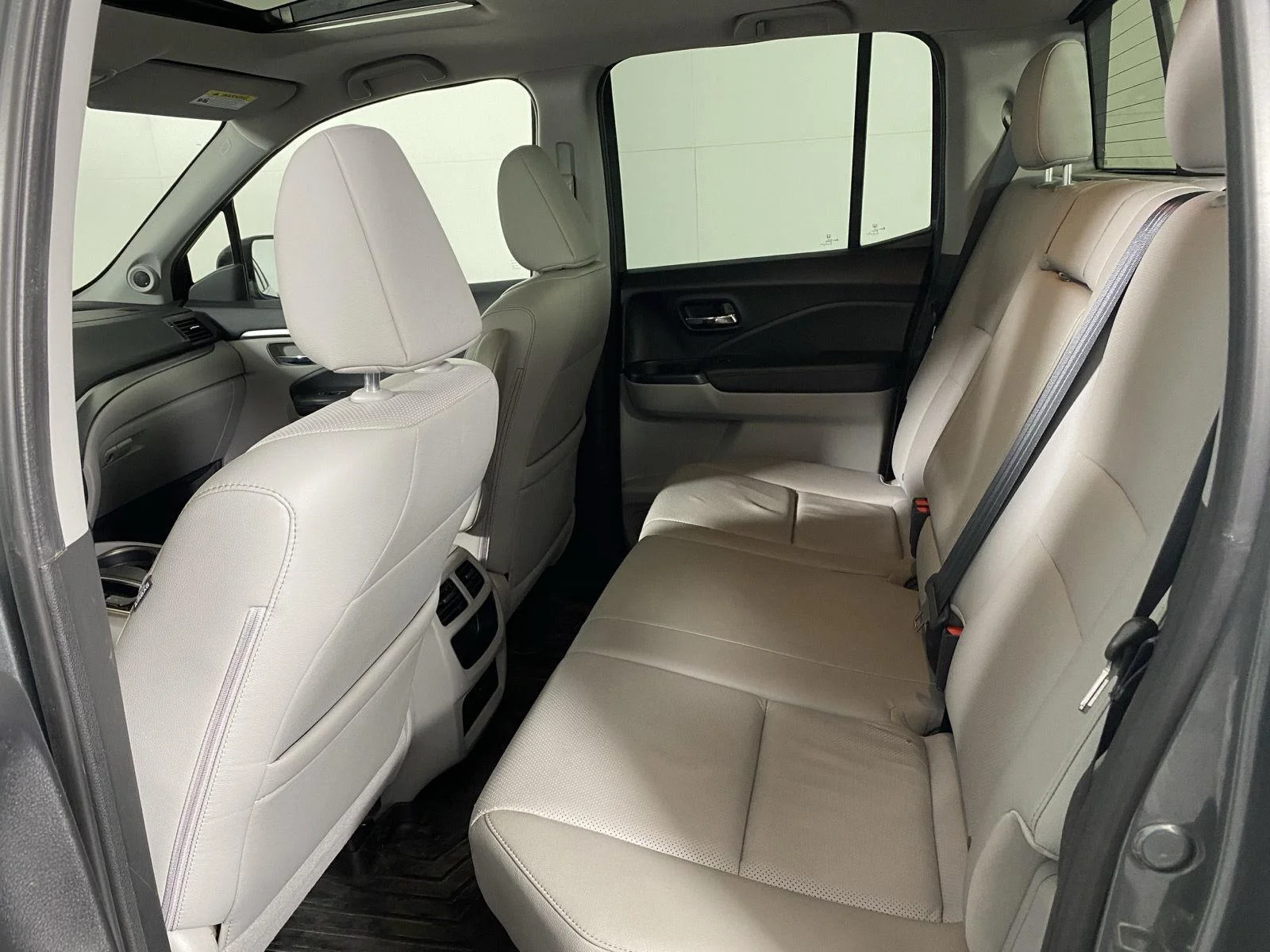 Used 2019 Forest Mist Metallic Honda RTL image 29
