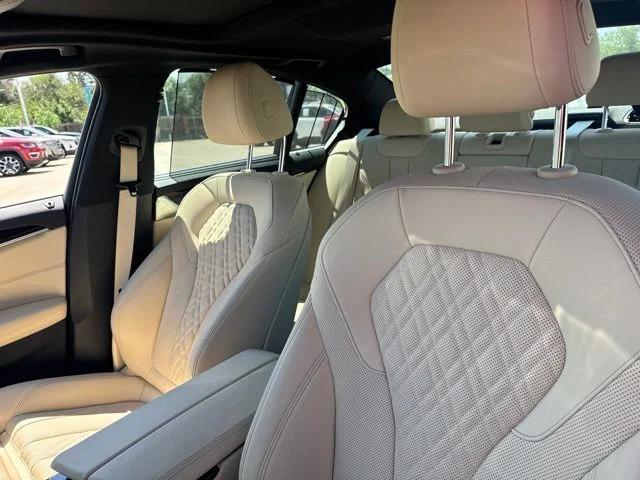 Used 2022 Blue BMW 530i xDrive image 10
