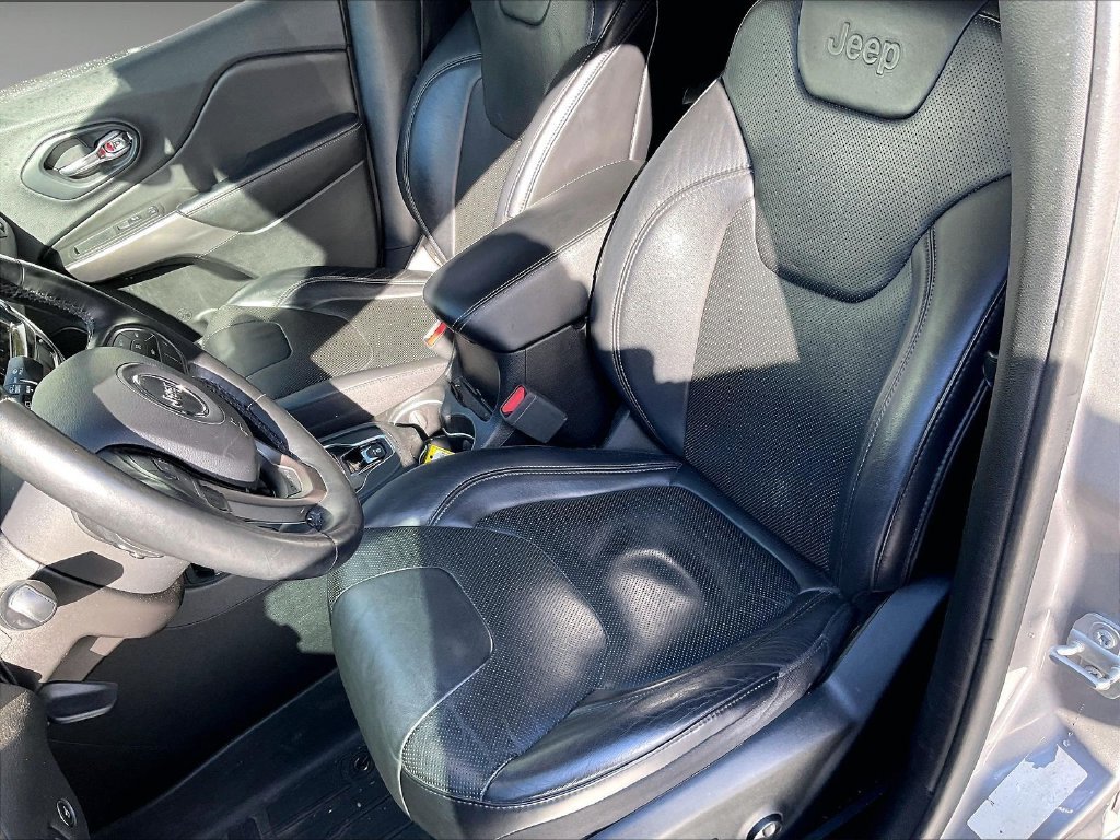 Used 2019 Billet Silver Metallic Clearcoat Jeep Limited image 10