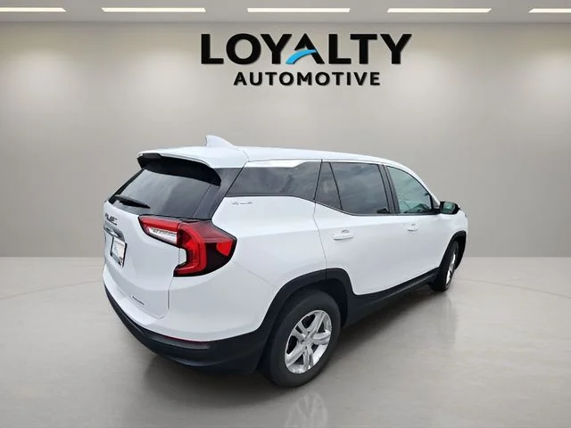 Used 2024 White GMC SLE image 6