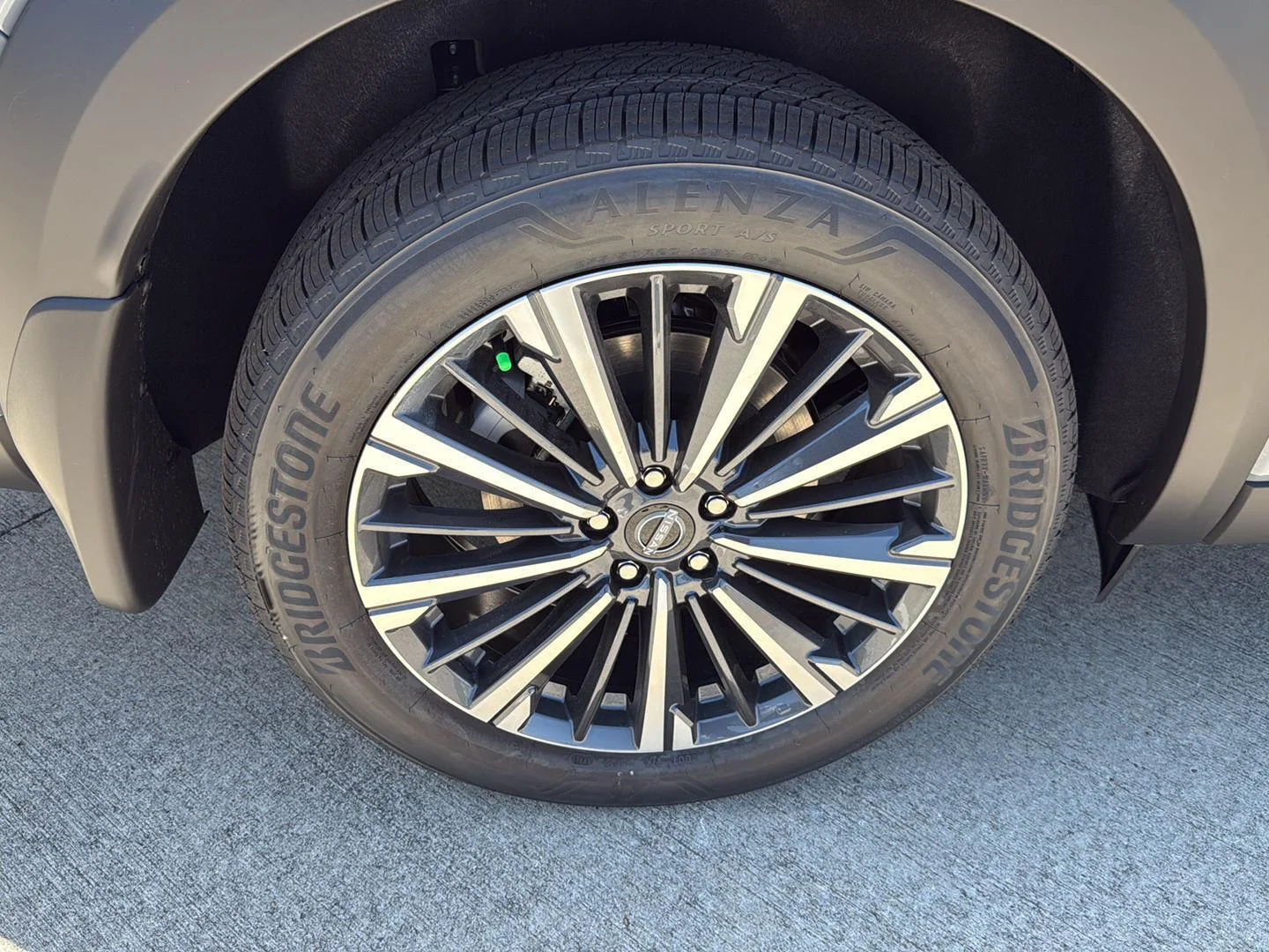New 2026 Boulder Gray Pearl/Super Black Nissan Platinum image 17