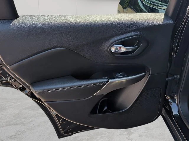 Used 2020 Black Jeep Limited image 37