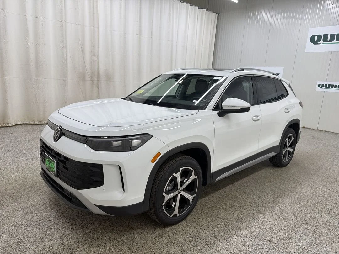 New 2026 Pure White Volkswagen SE image 4