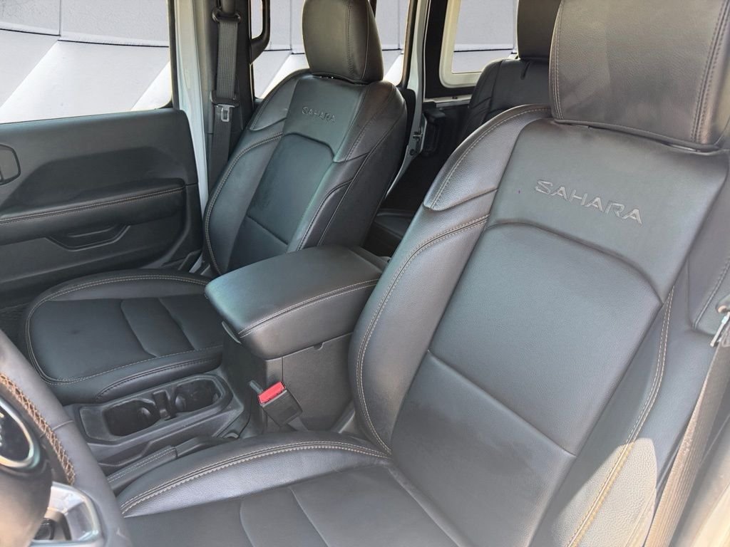 Certified Used 2024 Silver Jeep Sahara image 10