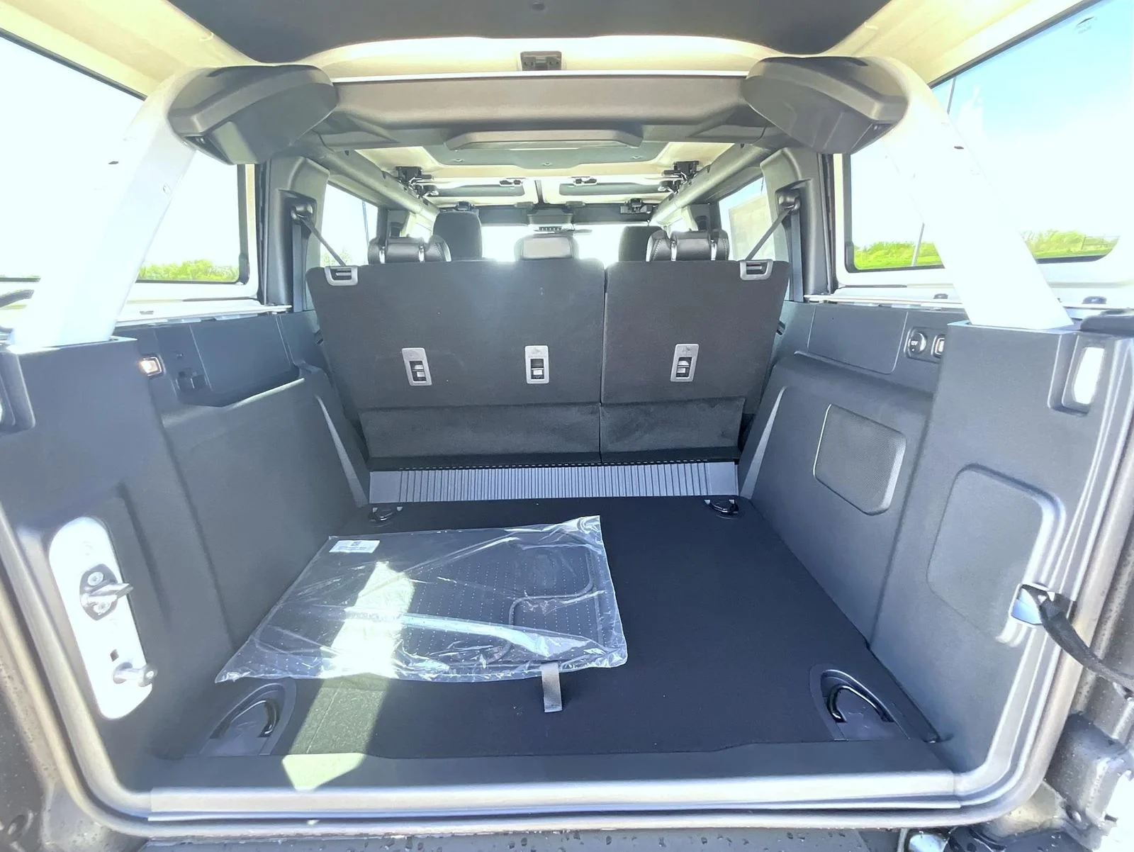 New 2026 Oxford White Ford Badlands image 16