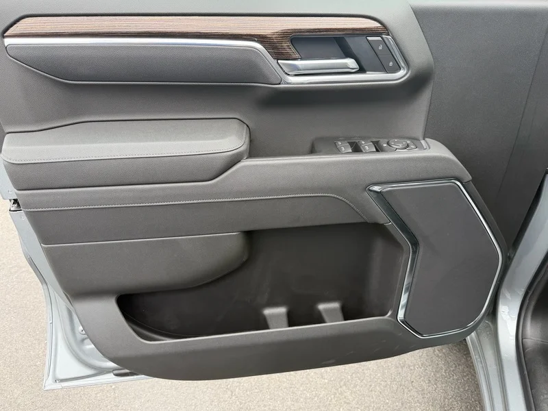 New 2026 Sterling Metallic GMC Elevation image 17