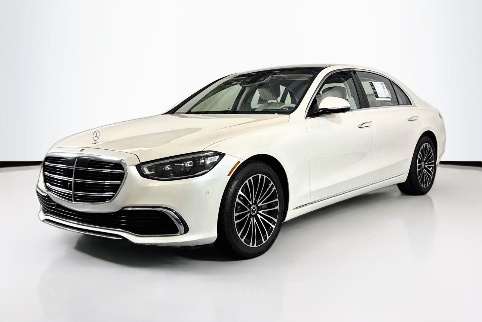 Used 2023 Manufaktur Diamond White Mercedes-Benz S 500 image 1