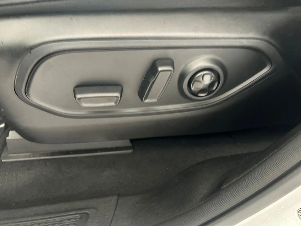 Used 2024 White Jeep Limited image 40