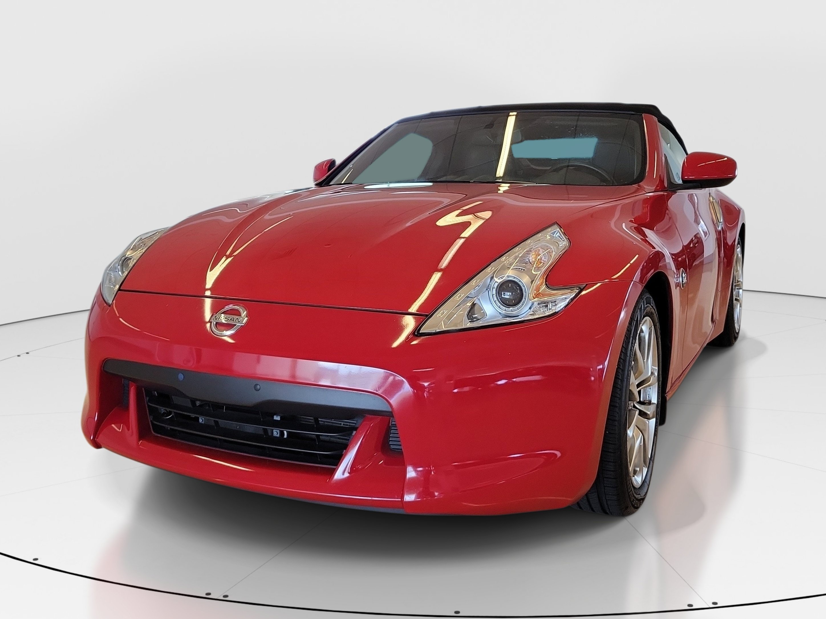 Used 2010 Solid Red Nissan Touring image 4
