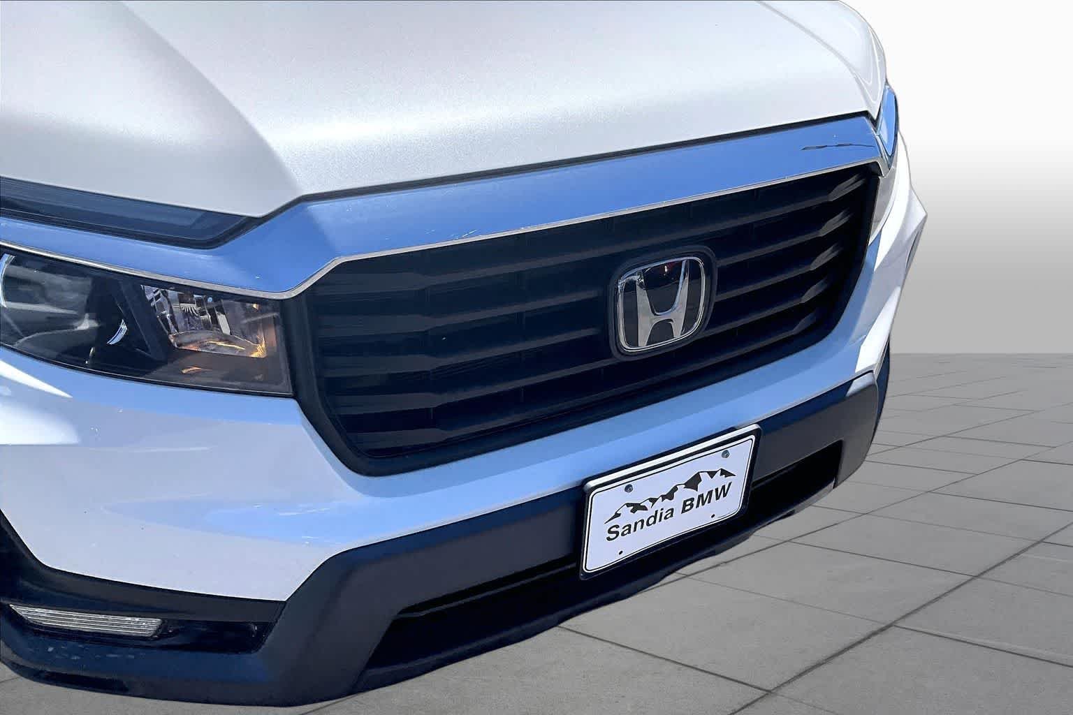 Used 2023 Platinum White Pearl Honda RTL image 27