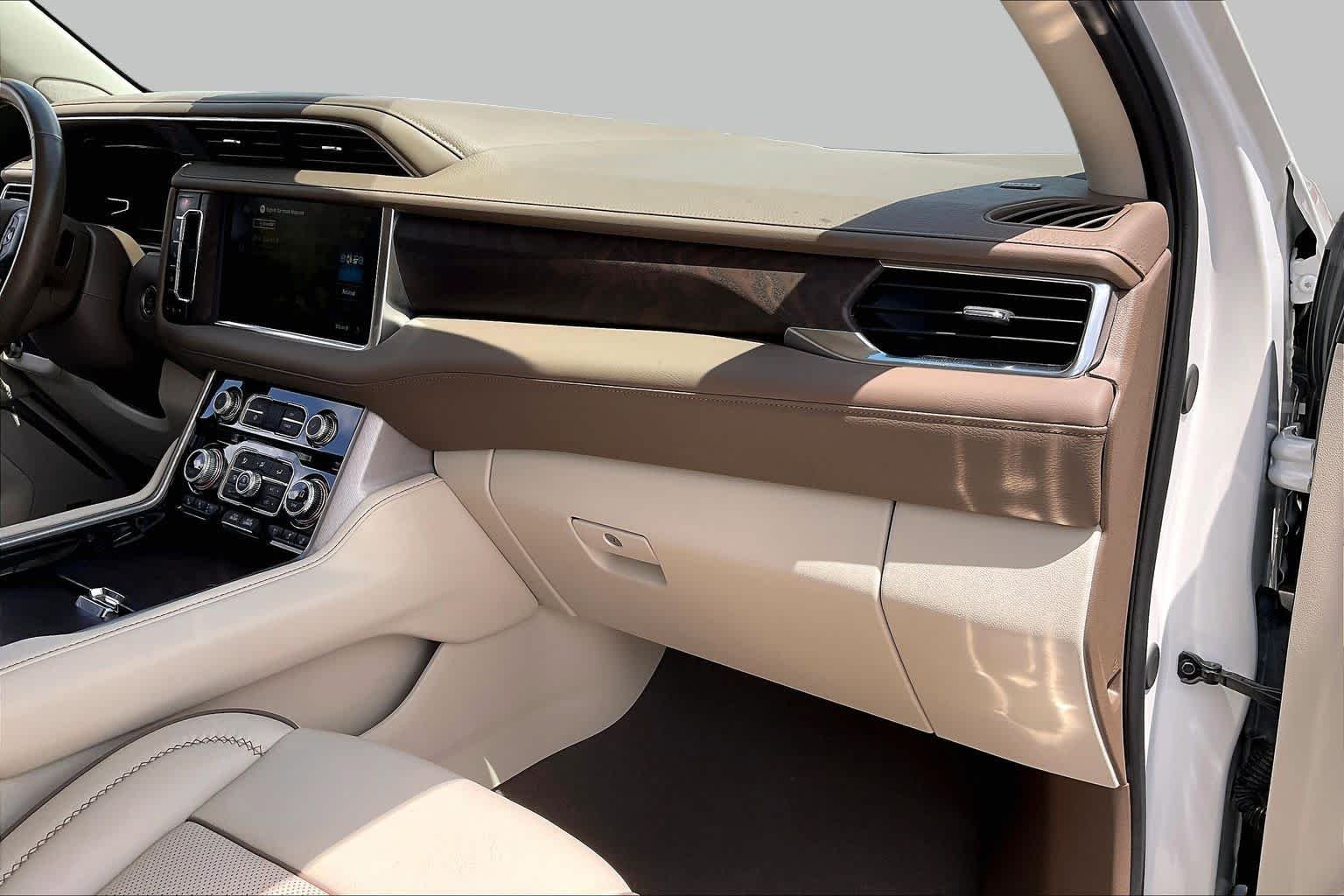 Used 2024 White Frost Tricoat GMC Denali image 17