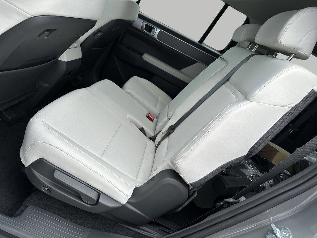 New 2026 Hampton Gray Hyundai SE FWD image 21