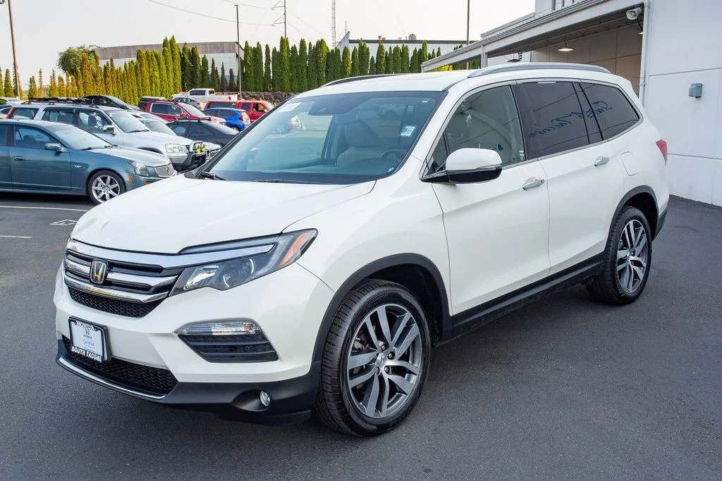 Certified Used 2017 White Diamond Pearl Honda AWD Touring image 6