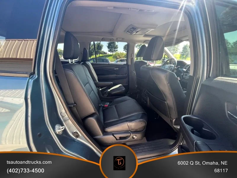Used 2018 Blue Honda Touring Sport Utility 4D image 16