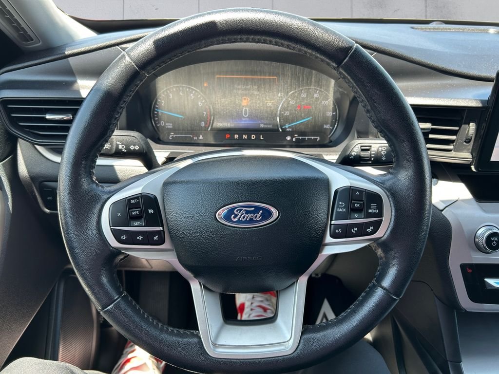 Used 2023 Silver Ford XLT image 9