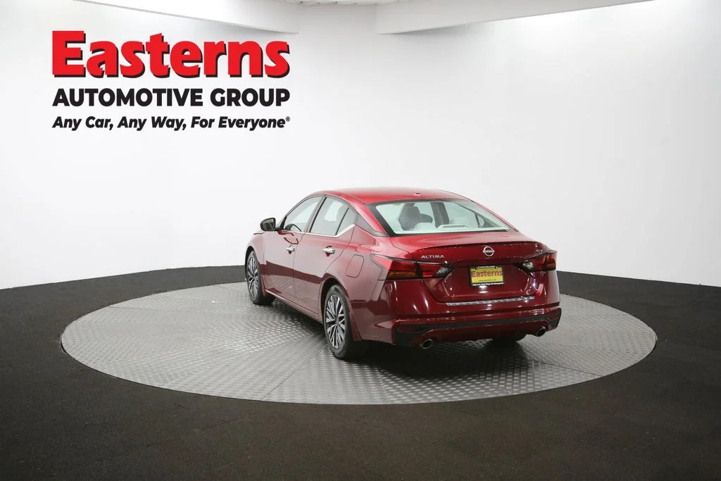 Used 2023 Red Nissan 2.5 SV image 65
