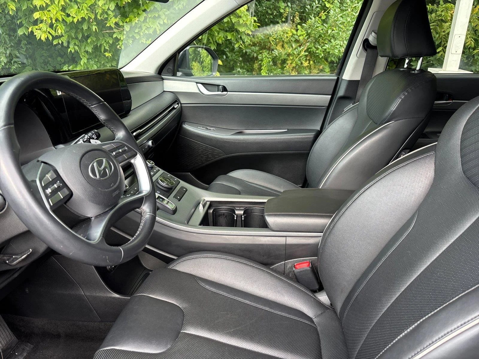 Used 2024 Abyss Black Pearl Hyundai SEL 7P image 14