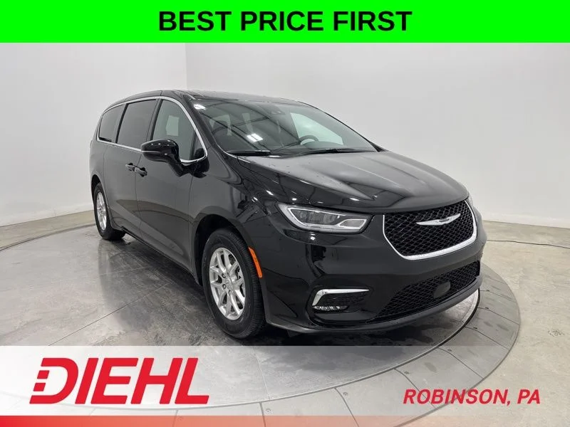 2026 Chrysler Pacifica Select's photo