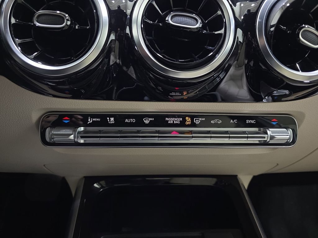 Used 2022  Mercedes-Benz GLA 250 image 26