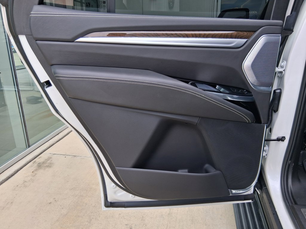 Used 2025 Crystal White Tricoat Cadillac Sport Platinum image 24
